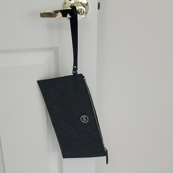 Michael Kors clutch - Picture 2 of 3